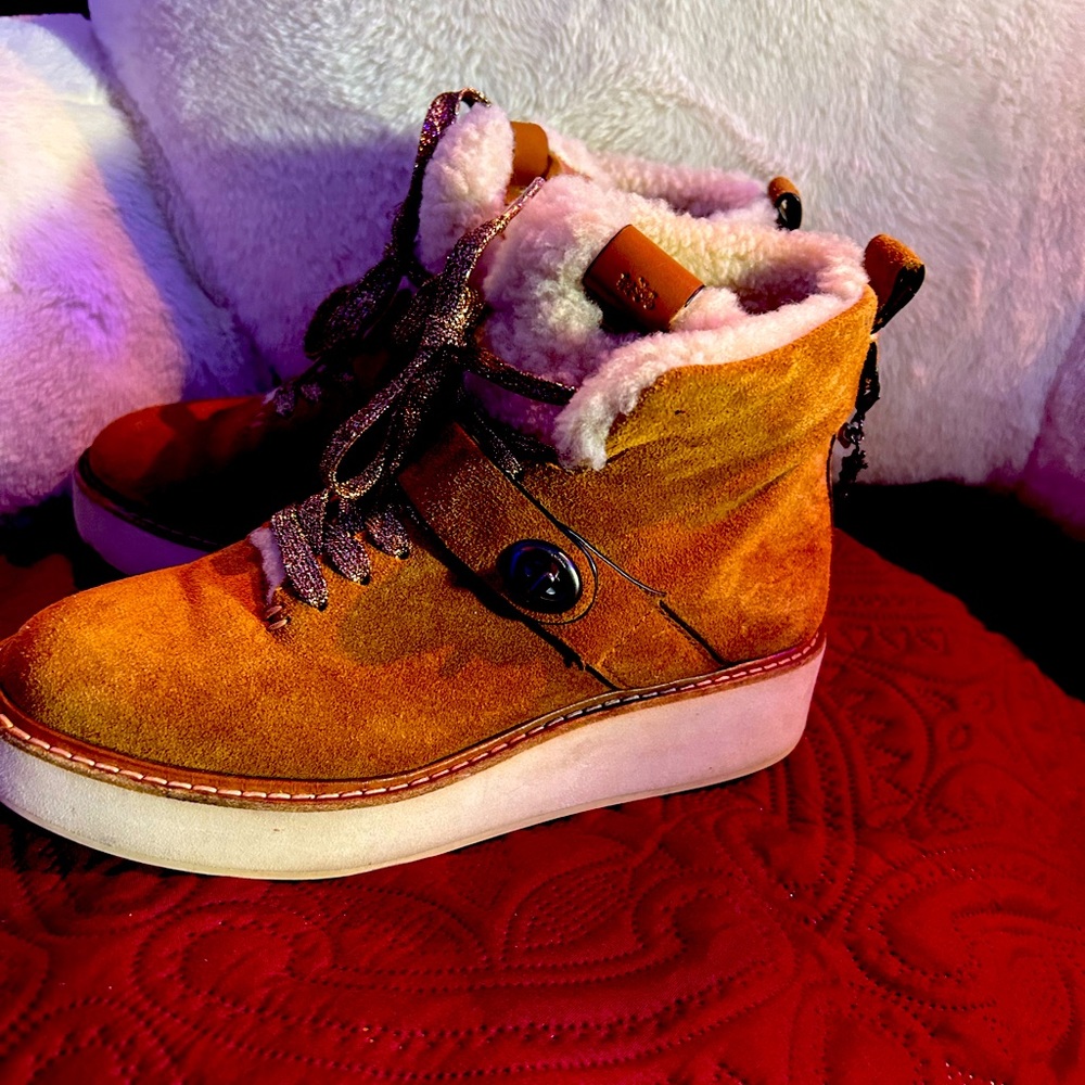 Coach. Size 8 boots. Very lightly worn.